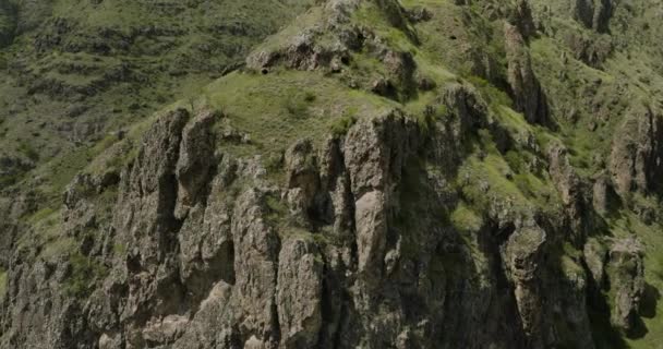 Zerklüftete Berge Der Festung Tmogvi Georgien Drohnenschuss Aus Der Luft — Stockvideo