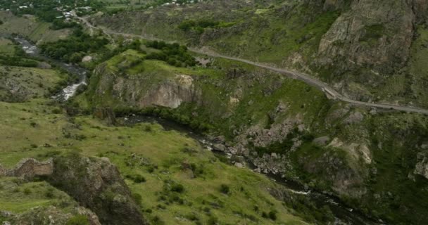 Vista Panorámica Del Río Kura Las Montañas Rocosas Cerca Fortaleza — Vídeos de Stock