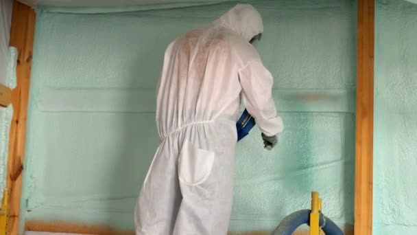 Worker Respirator Tyvek Suit Sprays Second Closed Cell Foam Insulation — Stock Video