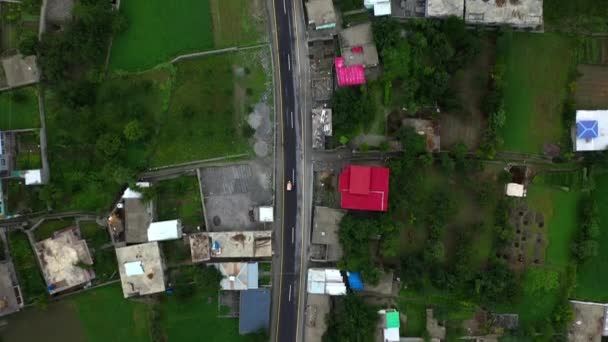 Dramatic Drone Shot Tuk Tuk Karakoram Highway Pakistan Small Town — Vídeo de Stock
