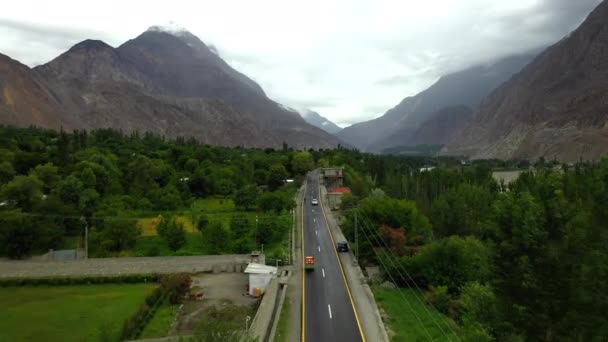 Drone Výstřel Tuk Tuk Dálnici Karakoram Pákistán Malém Městě Nebo — Stock video
