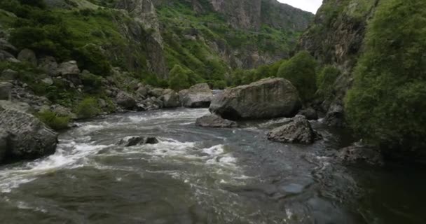 Fast Flowing Kura River Deep Gorge Foot Tmogvi Castle Mount — Vídeos de Stock