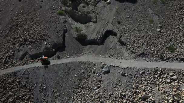 Kameraschwenkende Drohne Eines Tuk Tuk Beim Fahren Auf Einem Kleinen — Stockvideo