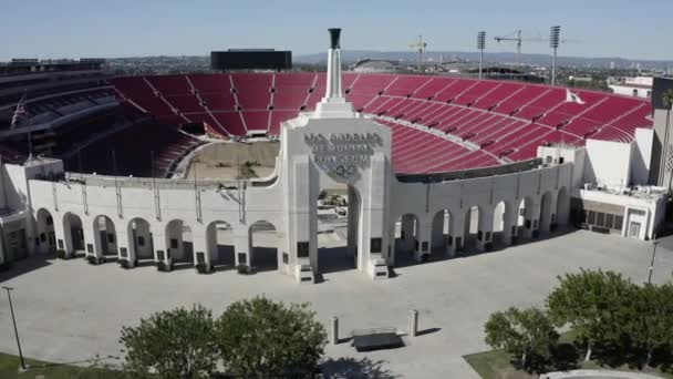 Drone Disparo Entrada Memorial Coliseum Los Ángeles Estados Unidos — Vídeos de Stock