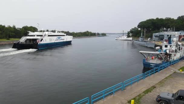 Ferry Expresso Lago Com Movimento Crescente Como Ele Chega Muskegon — Vídeo de Stock