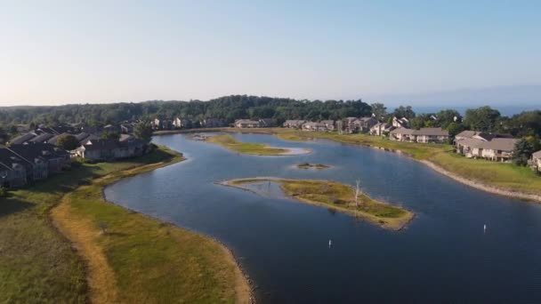 Muskegon Beachwood Mahallesindeki Yat Limanına Kuş Bakışı Baktık — Stok video