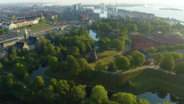 Hermosa Toma Del Famoso Molino Viento Kastellet Copenhague — Vídeos de Stock