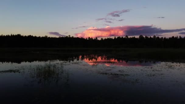 Drone Filmado Lago Pieni Onkamo Finlândia Sol Noite Brilha Brilho — Vídeo de Stock