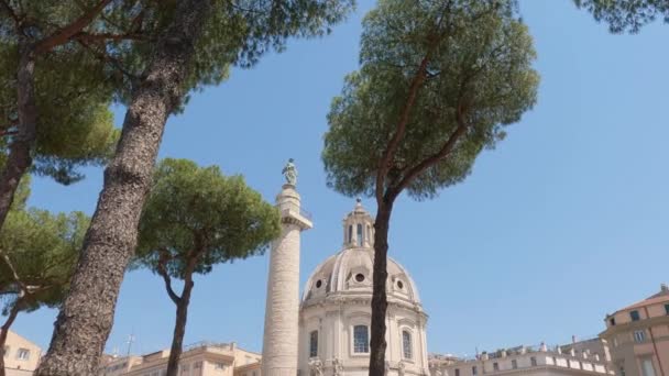 Церковь Пресвятой Богородицы Траянском Форуме Рим Италия Наклон Вниз Выстрел — стоковое видео
