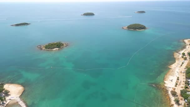 Vuelo Avión Tripulado Croacia Sobre Archipiélago Pequeñas Islas Sobre Tranquilo — Vídeos de Stock