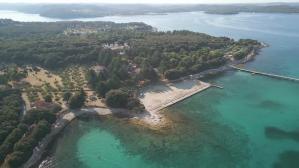 Hırvatistan Kıyılarının Hava Görüntüleri Doğabilimci Kampı Nüdizm — Stok video