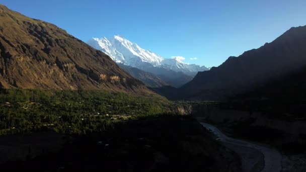 Drone Cinematográfico Tiro Sol Brilhando Vale Passu Cones Hunza Paquistão — Vídeo de Stock