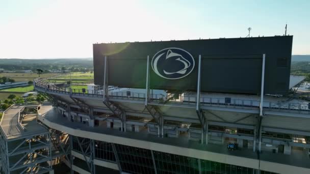 Luftaufnahme Der Anzeigetafel Des Biberstadions Thema Des Penn State College — Stockvideo