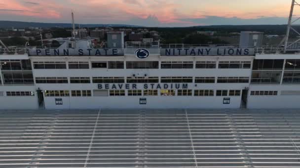 Sunset Estádio Beaver Penn State Vista Aérea Arquibancadas Futebol Edifícios — Vídeo de Stock