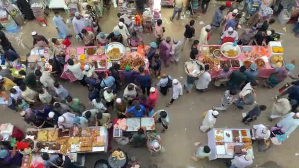 Emberek Élelmiszert Vesznek Egy Bangladesi Piacról Felülről Lefelé Nagy Szögben — Stock videók