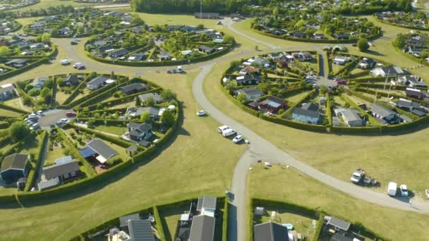 Drone Vuela Sobre Casas Comunidades Circulares Dedicadas Vida Sostenible — Vídeos de Stock