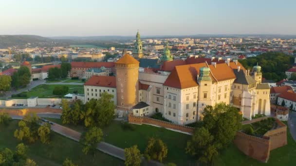 Aerial Sliding Shot Avslöjar Wawel Royal Castle Bästa Turistmålen Krakow — Stockvideo