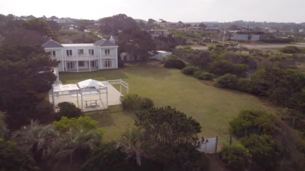 Luftaufnahme Einer Schicken Villa Und Eines Swimmingpools Garten Jose Ignacio — Stockvideo