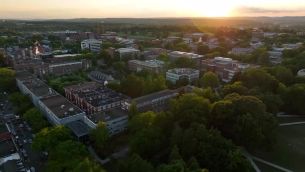 Penn State Üniversitesi Üniversite Kampüsünün Hava Gösterisi Gün Batımında Eski — Stok video