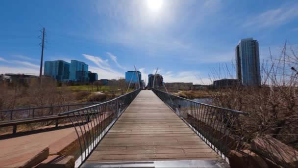 Denver Colorado Highland Bridge Richtung Innenstadt Frühling — Stockvideo