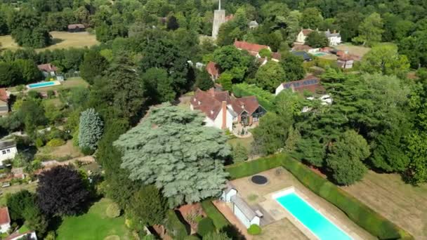美しい英語の庭園多くのハダム典型的な歴史的な英語の村 Hertfordshire Airial View — ストック動画