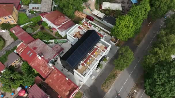 Prnu Stad Bland Gamla Trähus Som Värms Upp Trä Finns — Stockvideo