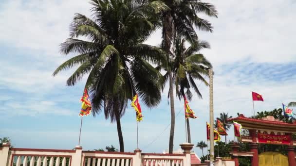 Puertas Que Conducen Templo Las Ballenas Mui Con Árboles Tropicales — Vídeos de Stock
