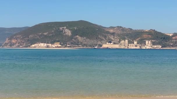 夏天在葡萄牙内陆美丽的河岸上 — 图库视频影像