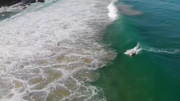 Aerial Drone Udsigt Bobyboard Have Det Sjovt Perfekte Bølger Sintra – Stock-video
