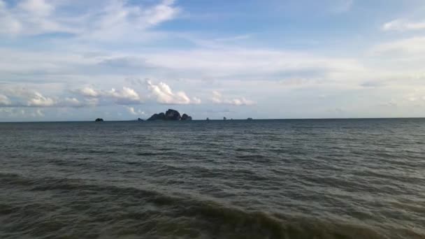 Кінематографічна Зйомка Пляжу Пра Нанг Піднімається Скелю Андаманському Морі Бухті — стокове відео