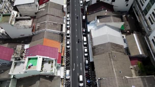 Een Tilt Shot Van Gerenoveerde Chino Portugese Stijl Gebouw Klokkentoren — Stockvideo