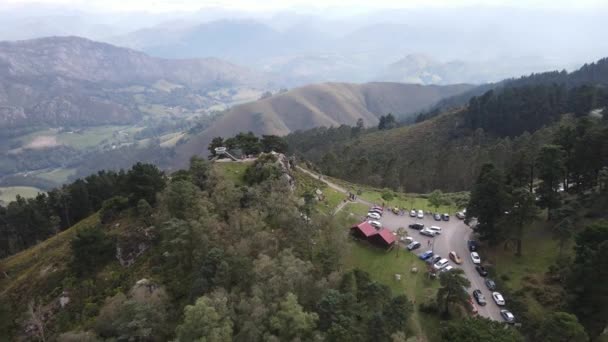 Den Bergiga Gröna Terrängen Mirador Del Fitu Asturien Spanien — Stockvideo