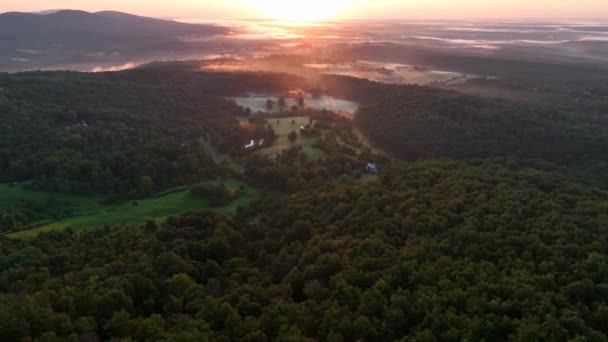 日落时在美国弗吉尼亚翻滚的山丘和山脉令人难以置信的性质 空中业务 — 图库视频影像