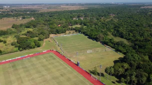 Luftaufnahme Von Schönen Fußballfeldern Rasenplätzen Fußballplätzen Einem Sonnigen Tag — Stockvideo