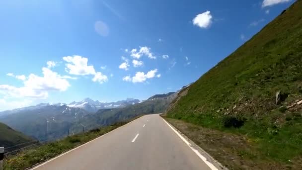 Conducir Coche Por Una Carretera Paso Suiza Vista Cámara Hace — Vídeos de Stock