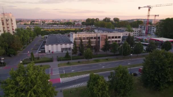 Současné Campus Buildings Next Construction Site Erected Tower Cranes Sunset — Stock video