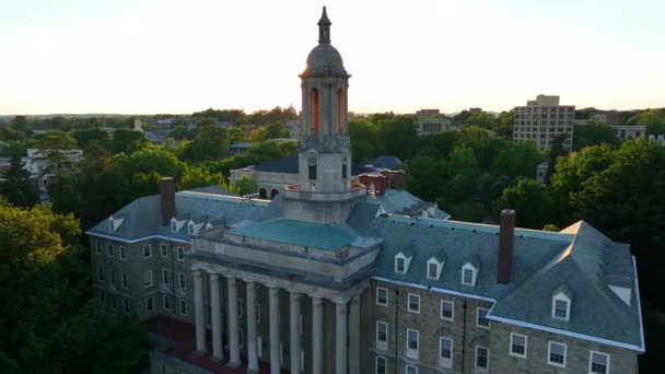 Stará Budova Hlavní Přijímací Kanceláře Státní Univerzity Penn State College — Stock video