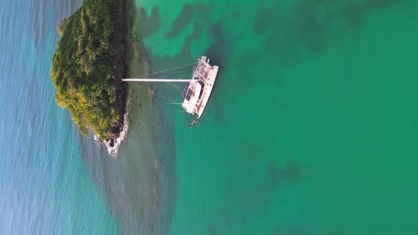 Vertical Shot Catamaran Yacht Voile Près Playa Bonita Island Las — Video