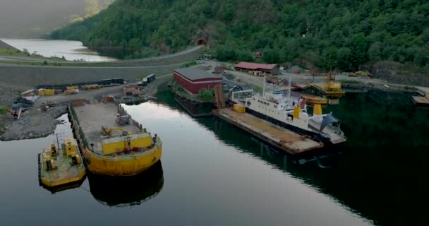 Industriehafen Fjord Ländlicher Landschaft Mit Fähren Und Schiffen Die Tagsüber — Stockvideo