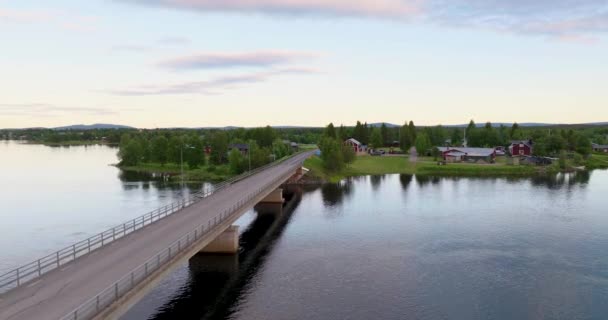 Drohnenflug Über Brücke Über Malerischen See Lappland Nordschweden — Stockvideo