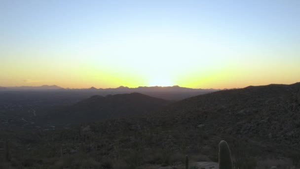 Färgglada Öken Solnedgång Bergskedja Sunburst Känsla Antenn Utsikt Sonoran Kanjon — Stockvideo