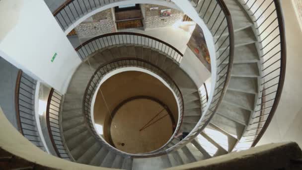 Lenézek Radzikowskiego Torony Lépcsőjére Foucault Pendulummal Lengyelországi Frombork Cathedral Hillben — Stock videók