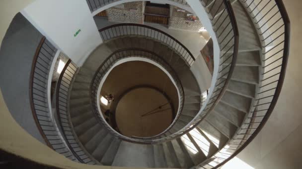 Vista Desde Las Escaleras Espiral Del Péndulo Foucault Dentro Del — Vídeos de Stock