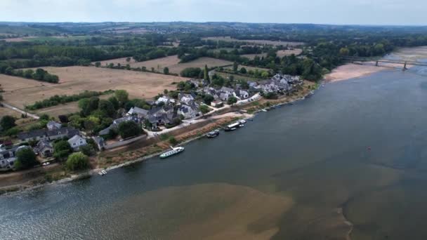 Les Lombardieres Casas Nas Margens Rio Loire Perto Ponte Loire — Vídeo de Stock