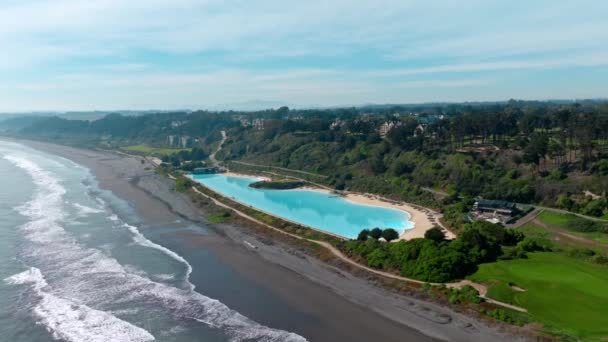 Vista Aérea Piscina Beira Mar Las Brisas Golf Club Condomínio — Vídeo de Stock