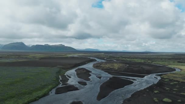 Ascendiendo Por Encima Extenso Río Que Fluye Humedales Panorámicos Costa — Vídeos de Stock