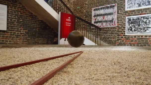 Foucault Pendulum Suspendováno Radziejowsk Tower Muzeu Města Frombork Polsko Detailní — Stock video