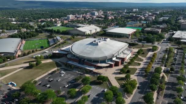 Εναέρια Τροχιά Του Bryce Jordan Center Και Γήπεδο Ποδοσφαίρου Λακρός — Αρχείο Βίντεο