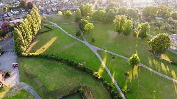 Schöner Grüner Stadtpark Von Hillsborough Inmitten Von Wohngebieten Der Englischen — Stockvideo