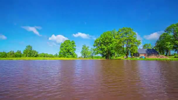 Timelapse Prise Chalet Bois Bord Lac Par Une Journée Nuageuse — Video